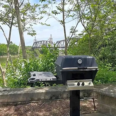 New Listing! Gorgeous Downtown Walk To On The River #3