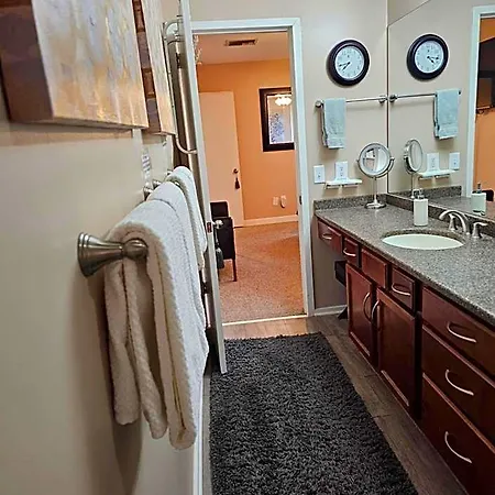 Aparthotel New Listing! Gorgeous Downtown Walk To On The River #3 Nashville
