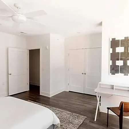 Hotel The Grove By Avantstay Stylish And Spacious Perfect For Groups 3*