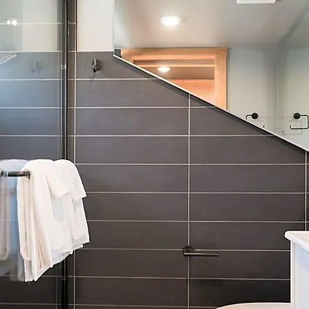 Ironwood Grove, Tiny House Aparthotel Nashville