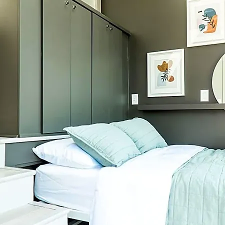 Ironwood Grove, Tiny House Aparthotel