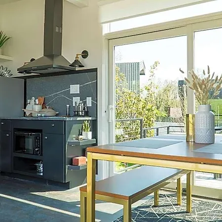 Ironwood Grove, Tiny House 4*