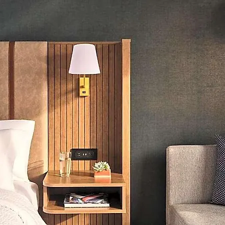 Airport By Ihg Hotel 3*