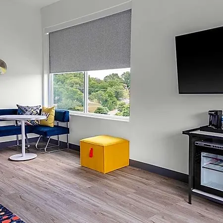 Hotel Aloft By Marriott Airport