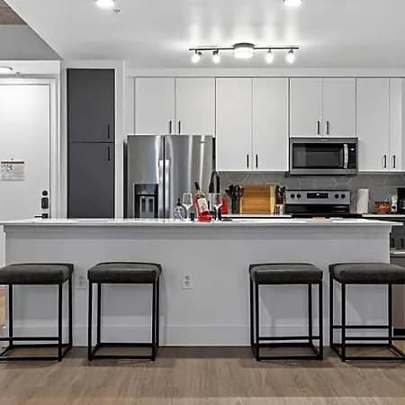 Cozysuites-midtown 3*