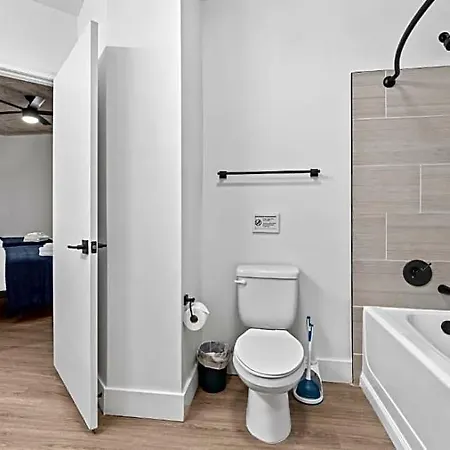 Cozysuites-midtown Hotel
