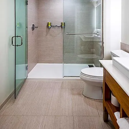 Hotel Element By Marriott Airport 3*