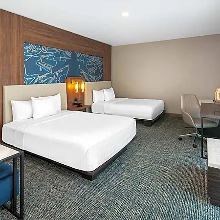 La Quinta & By Wyndham Downtown Stadium Nashville