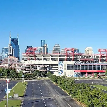 La Quinta & By Wyndham Downtown Stadium Nashville