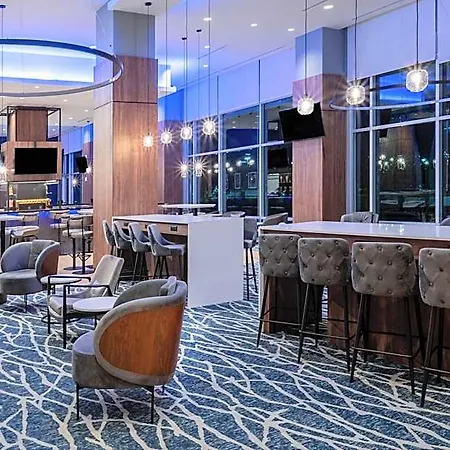 La Quinta & By Wyndham Downtown Stadium Nashville