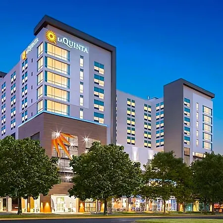 La Quinta & By Wyndham Downtown Stadium Nashville