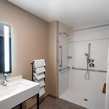 La Quinta & By Wyndham Downtown Stadium Hotel