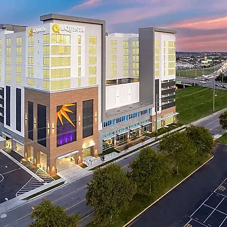 La Quinta & By Wyndham Downtown Stadium Hotel Nashville