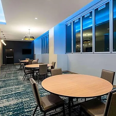 La Quinta & By Wyndham Downtown Stadium Nashville