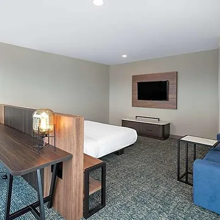Hotel La Quinta & By Wyndham Downtown Stadium