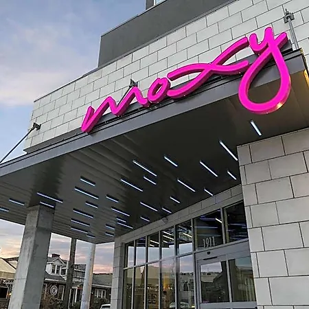 Hotel Moxy Vanderbilt Area 3*