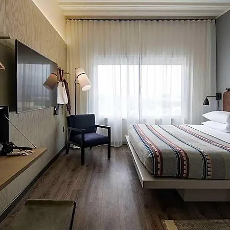 Hotel Moxy Vanderbilt Area 3*