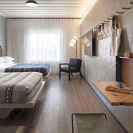 Moxy Vanderbilt Area Hotel 3*