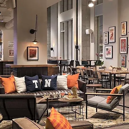Hotel Moxy Vanderbilt Area 3*