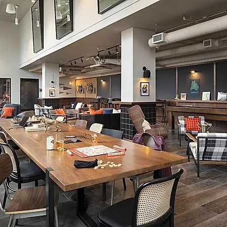 Hotel Moxy Vanderbilt Area 3*
