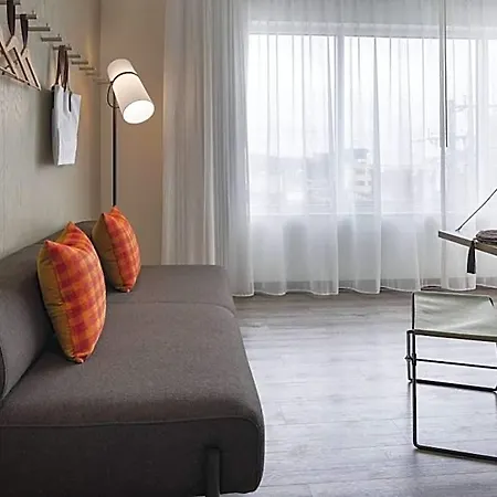 Moxy Vanderbilt Area Hotel 3*