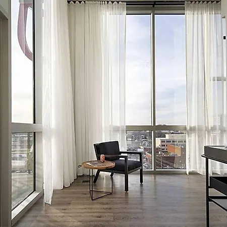 Hotel Moxy Vanderbilt Area