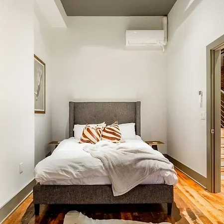 Tasteful Loft Apartment *