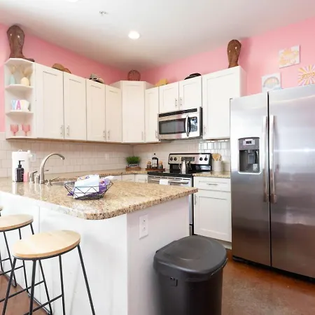 Apartment Lipstick & Boots - Luxury 3-level With Private Garage Near Music Row
