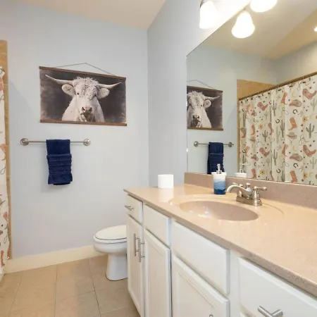 Lipstick & Boots - Luxury 3-level With Private Garage Near Music Row * Nashville