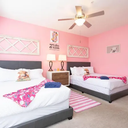 Lipstick & Boots - Luxury 3-level With Private Garage Near Music Row Apartment