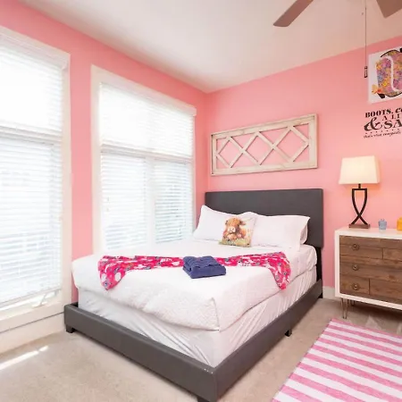 Apartment Lipstick & Boots - Luxury 3-level With Private Garage Near Music Row *
