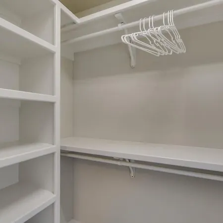 Holiday home Elegant 4 King Belmont Retreat With 2 Living Walk To Belmont And Vanderbilt Near 12th South Music Row & The Gulch 2 Miles To Broadway Large Dining Table Smart Tvs Parking 24 Hr Hospitality Nashville