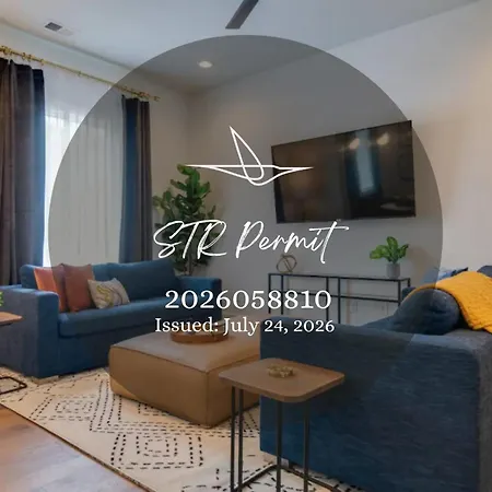 Holiday home 7br Retreat, Rooftops, Garages, Walkable To Faves 5 Mins To Nissan Stadium, Less Than 10 Mins To Broadway, 24 Hr Hospitality, Great For Groups Nashville