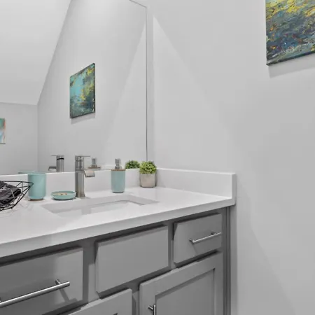 Rhythm & View - Large 4-bedroom Townhome With Private Garage & Dual Balconies * Nashville