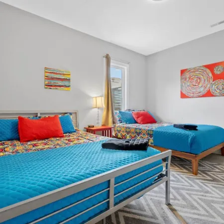 Rhythm & View - Large 4-bedroom Townhome With Private Garage & Dual Balconies Apartment