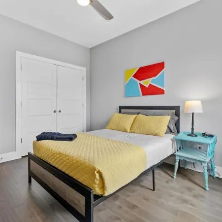 Apartment Rhythm & View - Large 4-bedroom Townhome With Private Garage & Dual Balconies