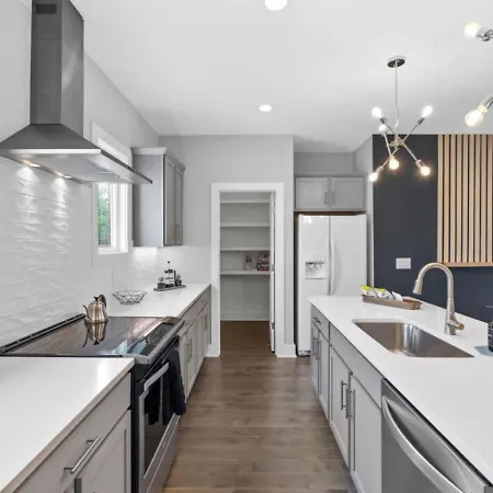 Rhythm & View - Large 4-bedroom Townhome With Private Garage & Dual Balconies Apartment Nashville
