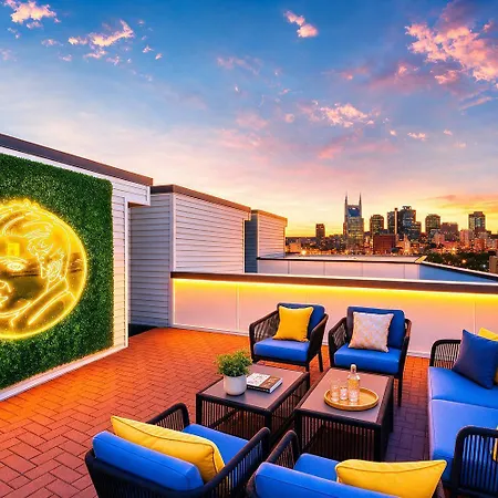 New Luxe Roofdeck 13 Beds Holiday home Nashville