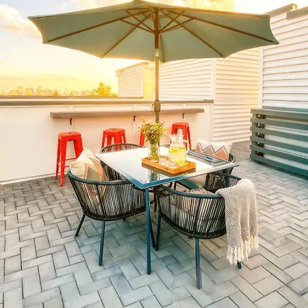 New Luxe Roofdeck 13 Beds *