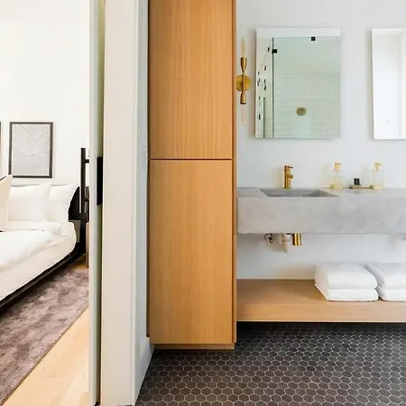 Holiday home Nash Chic Near Dt Rooftop Luxe Comfort *