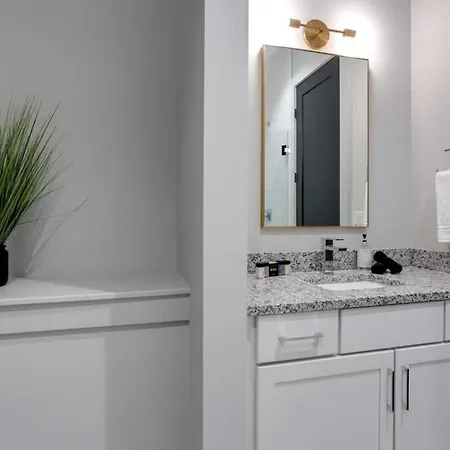 New East Oasis 13beds Roofdeck Free Parking Holiday home *