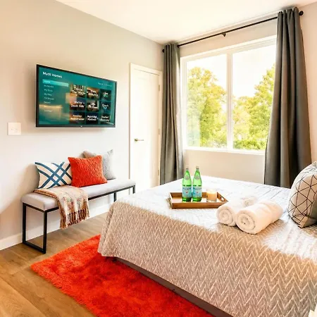 New Luxe Roofdeck 13 Beds Holiday home