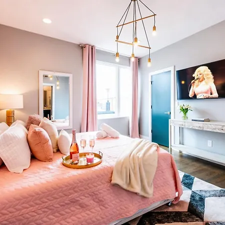 New Dollys Dream 12 Beds Downtown Nash Opry Karaoke Holiday home