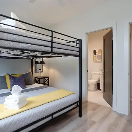 New East Oasis 13beds Roofdeck Free Parking Holiday home Nashville