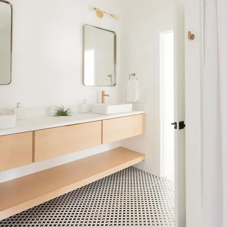 Nash Chic Near Dt Rooftop Luxe Comfort