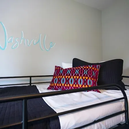 New East Oasis 13beds Roofdeck Free Parking Holiday home Nashville