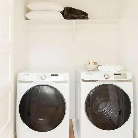 Holiday home Nash Chic Near Dt Rooftop Luxe Comfort *