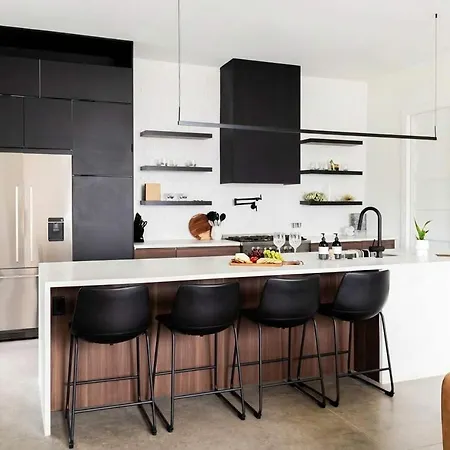 Nash Chic Near Dt Rooftop Luxe Comfort Holiday home *