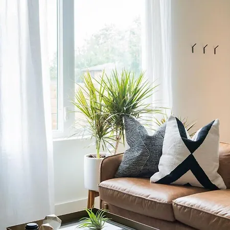 Holiday home Nash Chic Near Dt Rooftop Luxe Comfort *