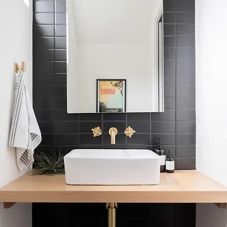 Nash Chic Near Dt Rooftop Luxe Comfort Holiday home